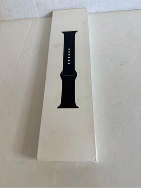 NIB Authentic Apple Watch  45mm Silicone sports Band in black- Classic Fit